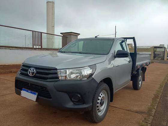 TOYOTA HILUX 2.8 D-4D TURBO DIESEL CS 4X4 MANUAL TOYOTA HILUX 2.8 D-4D TURBO DIESEL CS 4X4 MANUAL